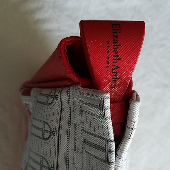 Elizabeth Arden Makeup Bag - Picture 2 of 3